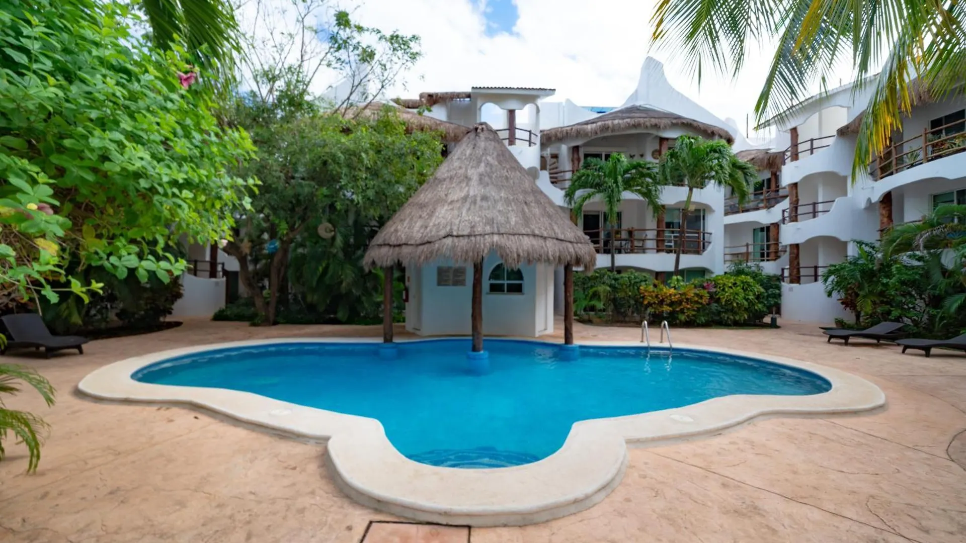 3 Bedroom Condo With Pool - Los Lirios Playacar Phase Ll - Melrose Place Playa del Carmen