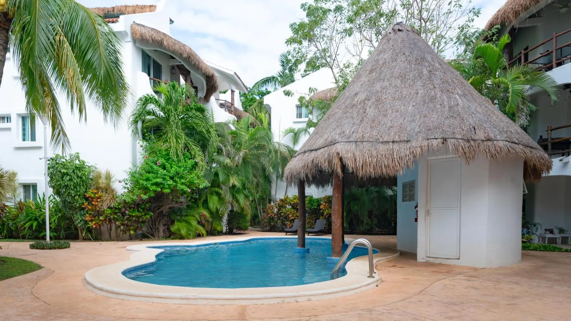 3 Bedroom Condo With Pool - Los Lirios Playacar Phase Ll - Melrose Place Playa del Carmen