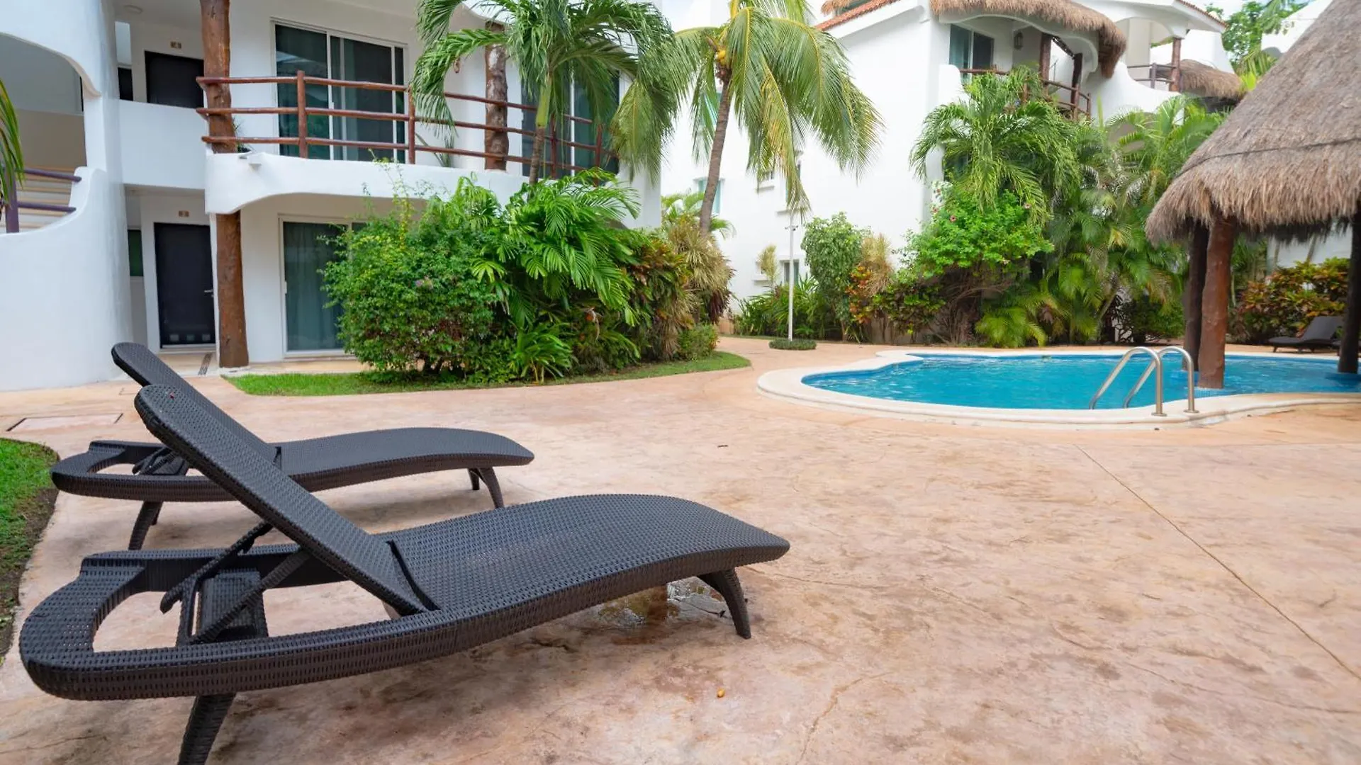 3 Bedroom Condo With Pool - Los Lirios Playacar Phase Ll - Melrose Place Playa del Carmen 0*,