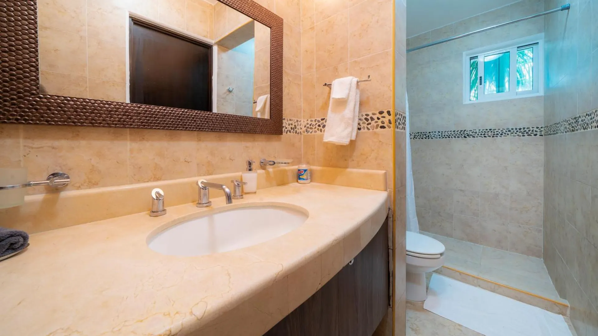 3 Bedroom Condo With Pool - Los Lirios Playacar Phase Ll - Melrose Place Playa del Carmen