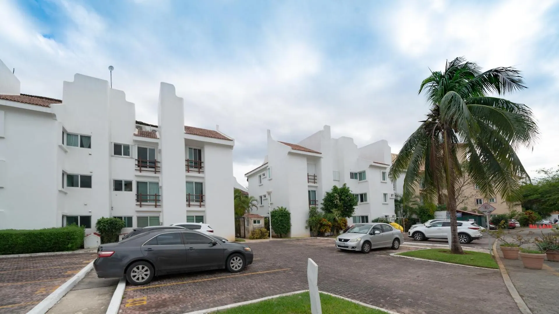 Holiday home 3 Bedroom Condo With Pool - Los Lirios Playacar Phase Ll - Melrose Place Playa del Carmen